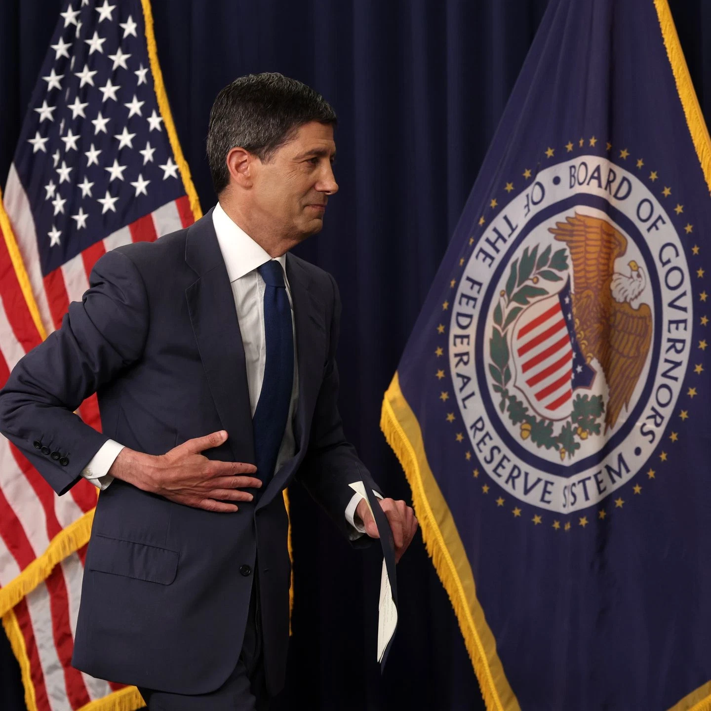 Federal Reserve Stalls on Rate Cuts Amid Internal Disagreement and Market Turmoil