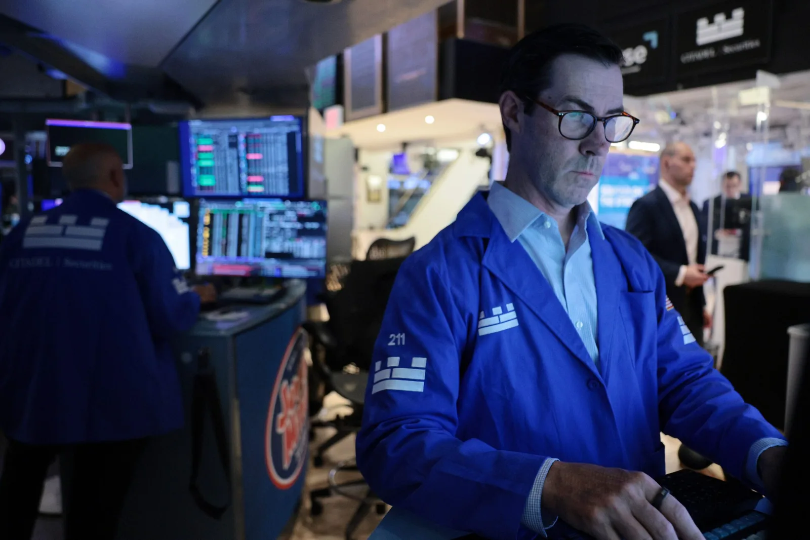 Coinbase Performance Underwhelms Investors, Sparking Debate Over Crypto Market Recovery