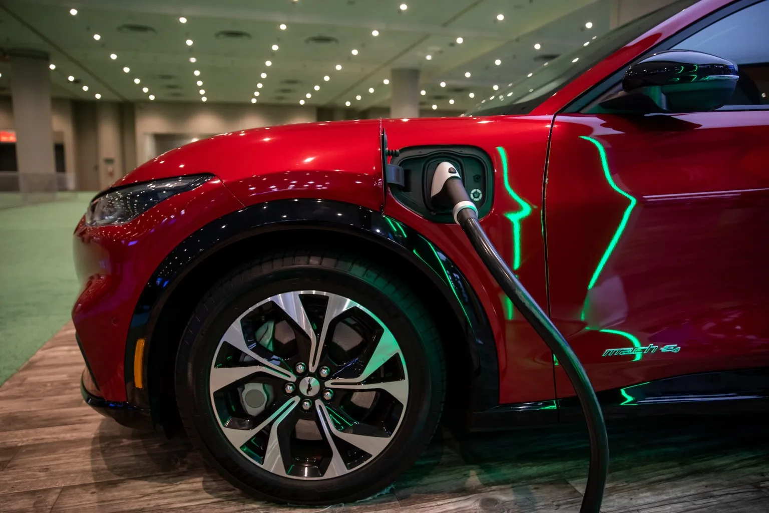 The EV Pivot: Why Detroit&rsquo;s Giants are Quietly Scaling Back Electric Ambitions