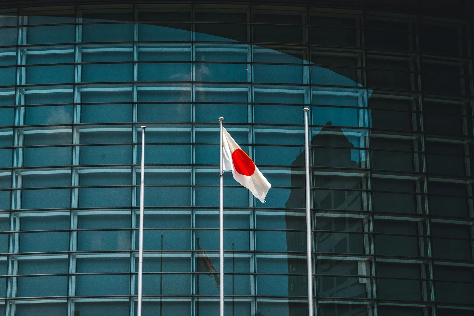 Yen Surge and Soaring Bond Yields Squeeze Bitcoin and Broader Risk Assets